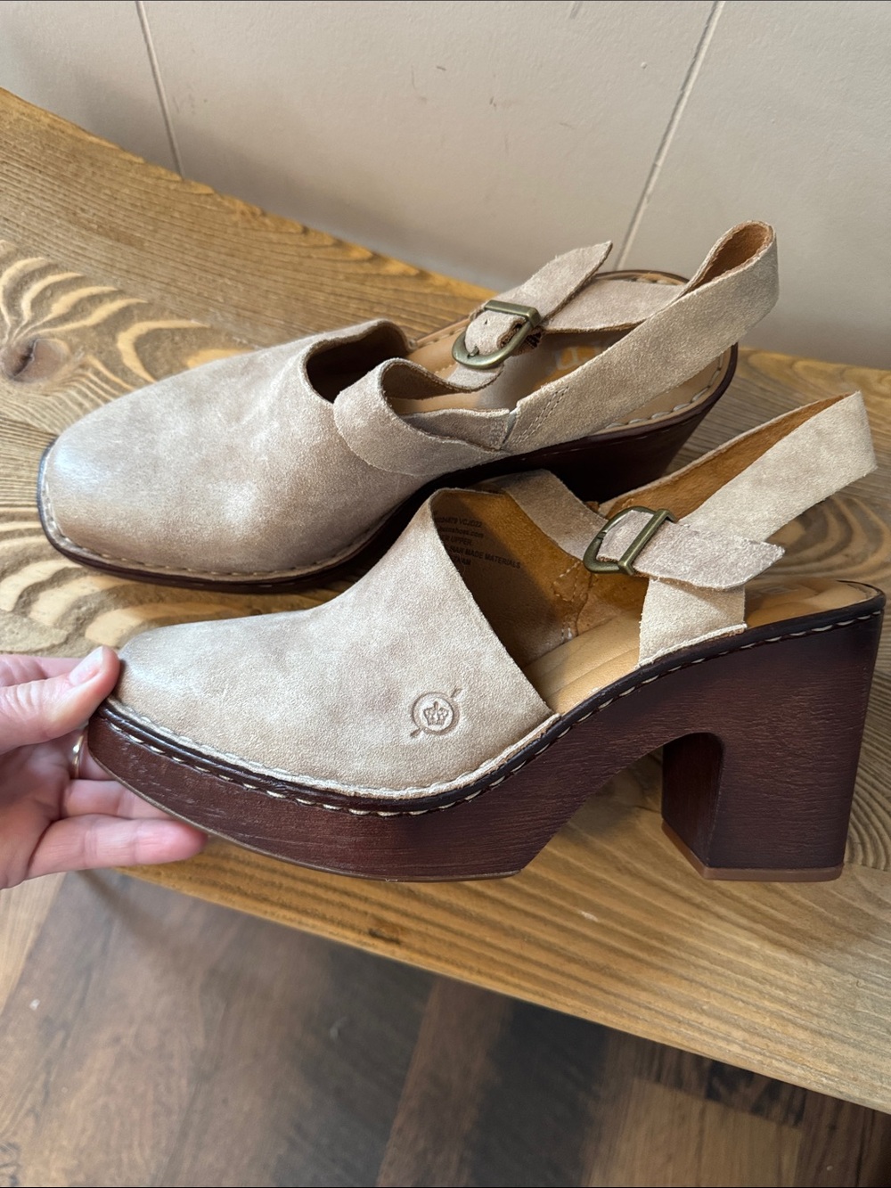 Like New! Women’s Born Devlyn Leather Heeled Clog Heels size 8